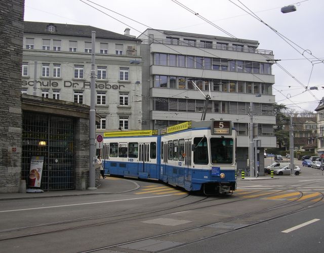 tram 2000 bei Bhf. Enge